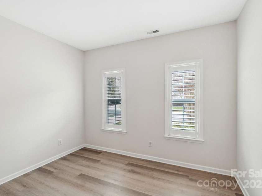 6423 Falls Lake Drive, Charlotte, NC 28270.  MLS# CAR4238747, YatesRealty ID 8545. 
