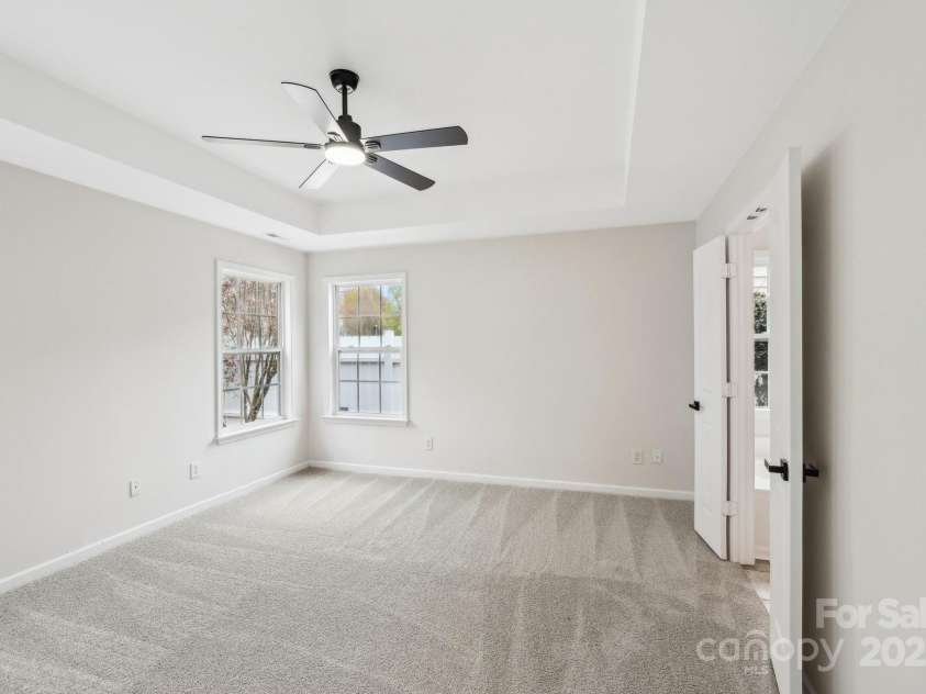 6423 Falls Lake Drive, Charlotte, NC 28270.  MLS# CAR4238747, YatesRealty ID 8545. 