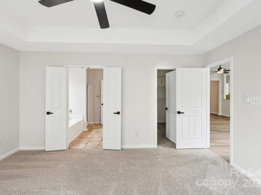 6423 Falls Lake Drive, Charlotte, NC 28270.  MLS# CAR4238747, YatesRealty ID 8545. 