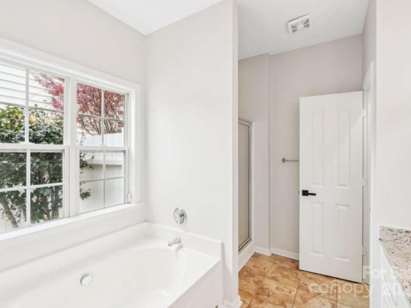 6423 Falls Lake Drive, Charlotte, NC 28270.  MLS# CAR4238747, YatesRealty ID 8545. 