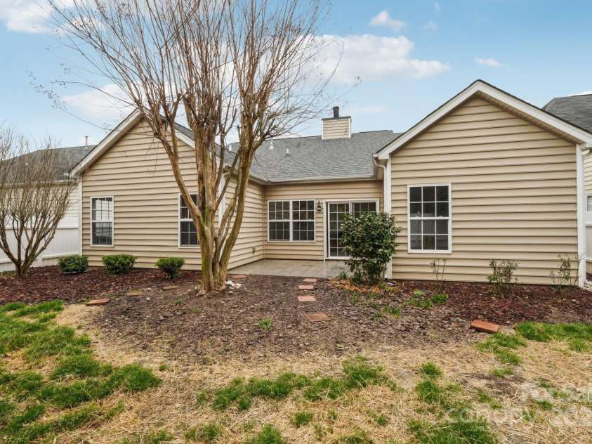 6423 Falls Lake Drive, Charlotte, NC 28270.  MLS# CAR4238747, YatesRealty ID 8545. 