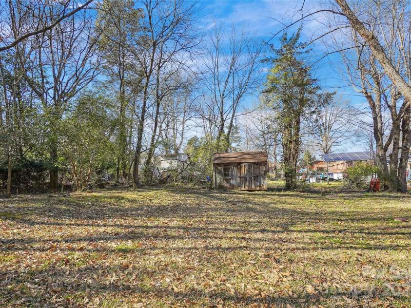 3901 Starmount Avenue, Charlotte, NC 28269.  MLS# CAR4227544, YatesRealty ID 8546. Backyard