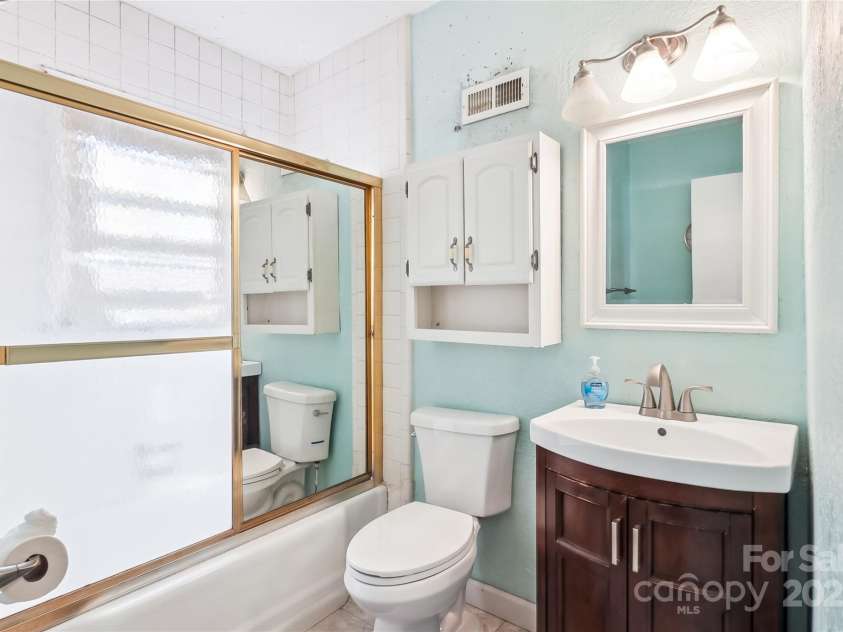 3901 Starmount Avenue, Charlotte, NC 28269.  MLS# CAR4227544, YatesRealty ID 8546. Bath