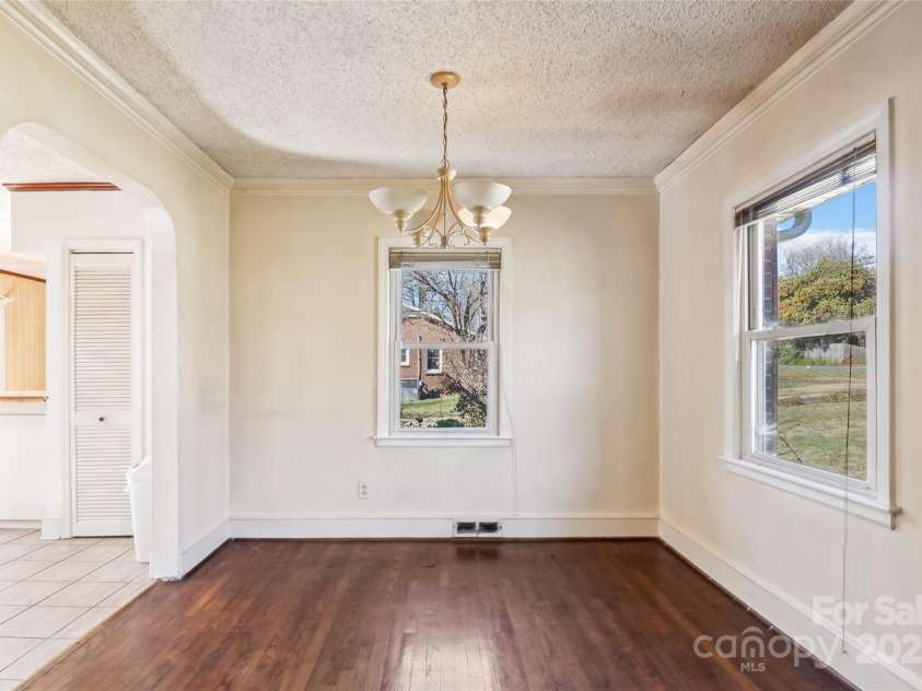 3901 Starmount Avenue, Charlotte, NC 28269.  MLS# CAR4227544, YatesRealty ID 8546. Dining Room