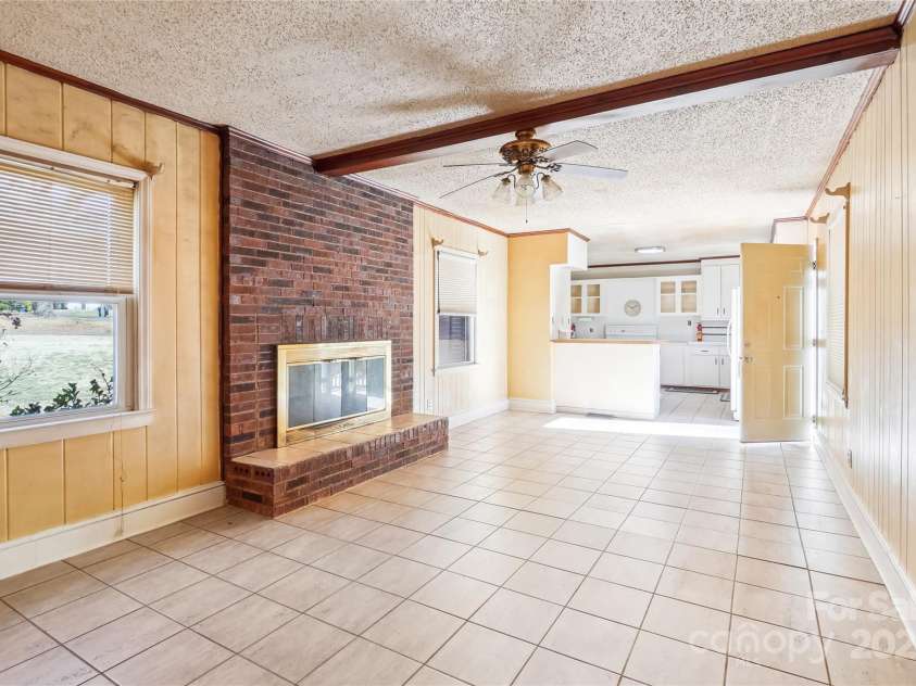 3901 Starmount Avenue, Charlotte, NC 28269.  MLS# CAR4227544, YatesRealty ID 8546. Family Room