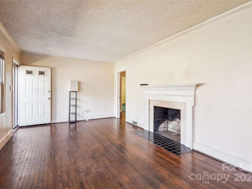 3901 Starmount Avenue, Charlotte, NC 28269.  MLS# CAR4227544, YatesRealty ID 8546. Living Room