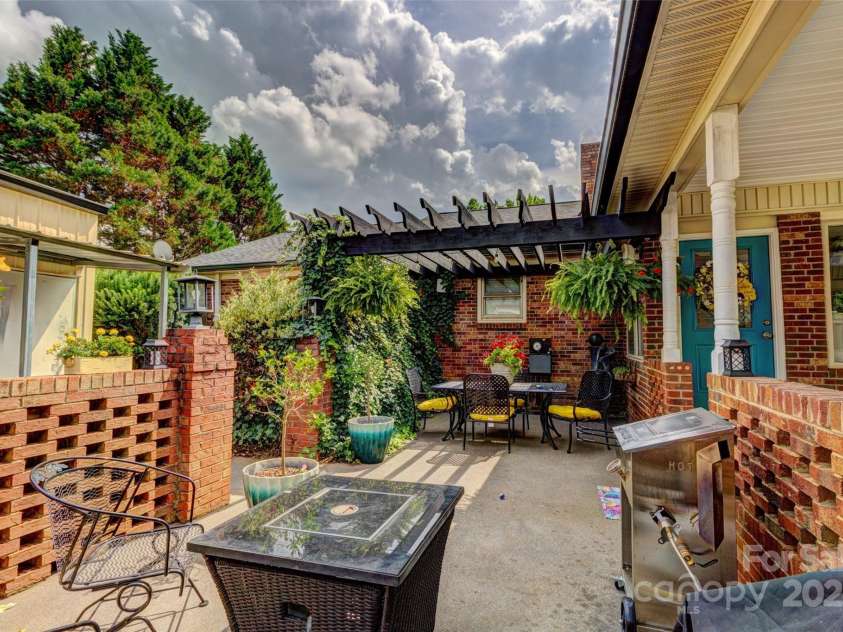253 Suncrest Road, Cherryville, NC 28021.  MLS# CAR4320247, YatesRealty ID 8547. 