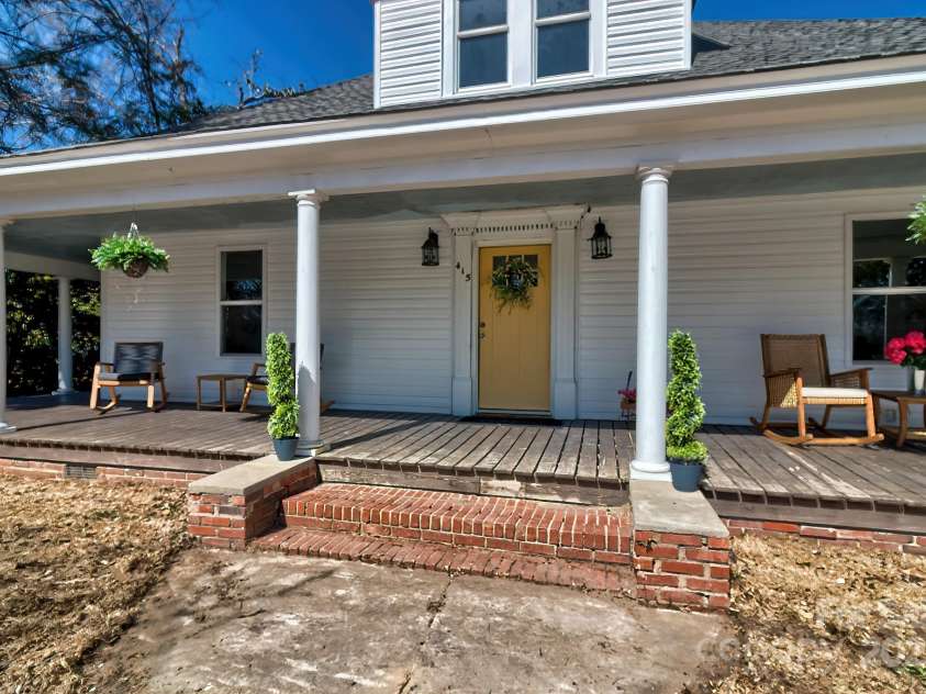 415 Richland Street, Kershaw, SC 29067.  MLS# CAR4225485, YatesRealty ID 8547. 