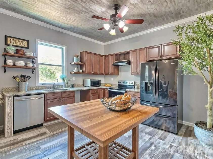 415 Richland Street, Kershaw, SC 29067.  MLS# CAR4225485, YatesRealty ID 8547. 