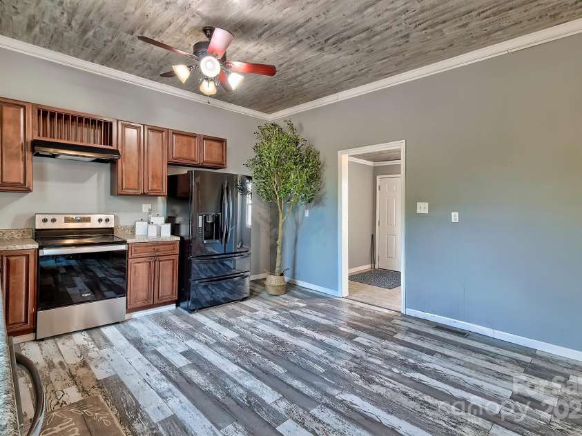 415 Richland Street, Kershaw, SC 29067.  MLS# CAR4225485, YatesRealty ID 8547. 