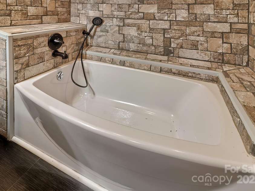 415 Richland Street, Kershaw, SC 29067.  MLS# CAR4225485, YatesRealty ID 8547. 