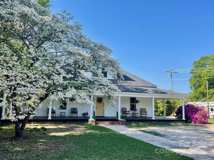 415 Richland Street, Kershaw, SC 29067.  MLS# CAR4225485, YatesRealty ID 8547. 