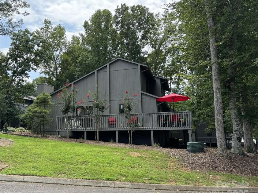 1501 Independence Trail, Morganton, NC 28655.  MLS# CAR4165990, YatesRealty ID 8549. Side view of condo