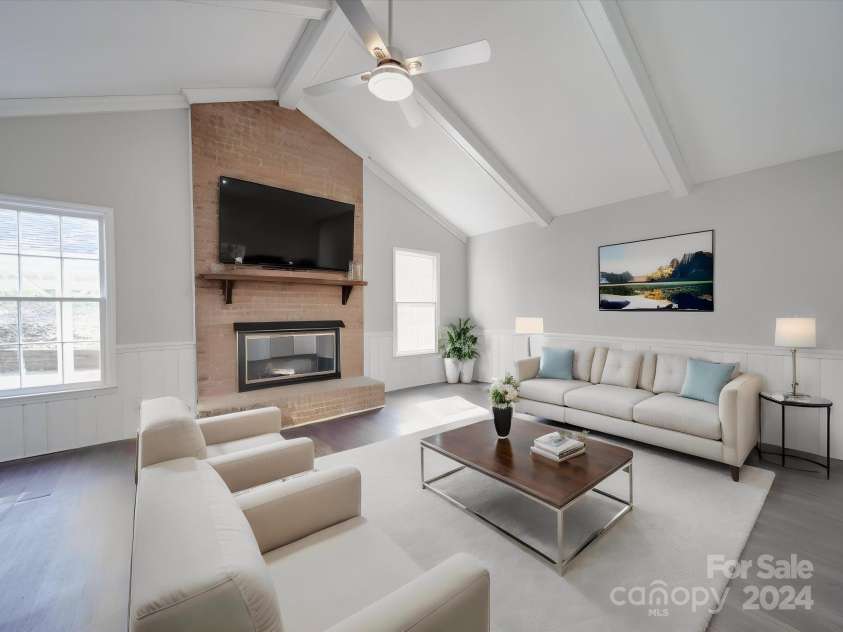 5618 All Saints Lane, Charlotte, NC 28226.  MLS# CAR4103132, YatesRealty ID 855. 