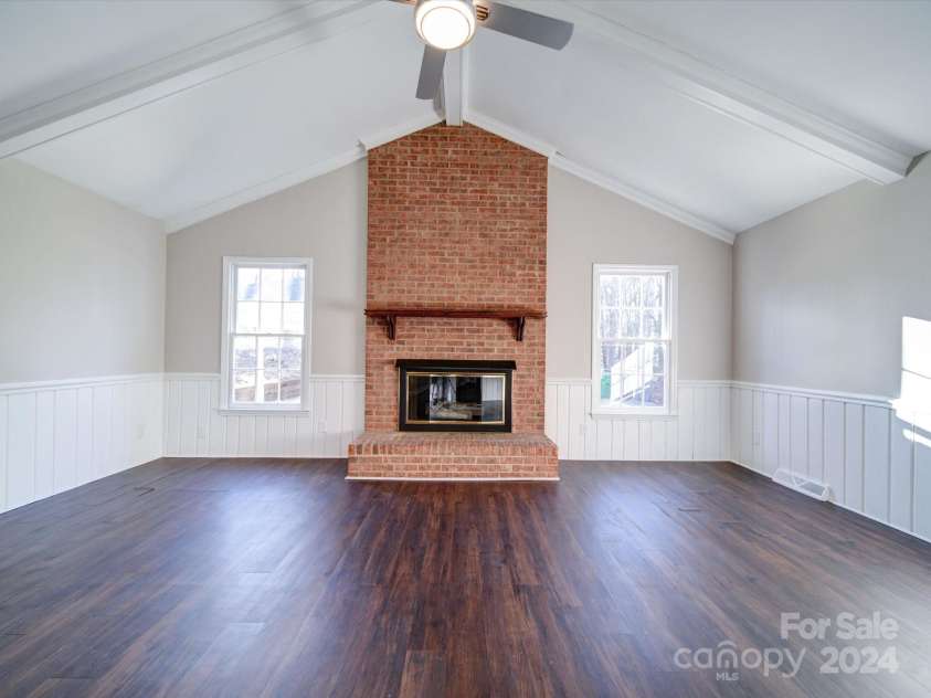 5618 All Saints Lane, Charlotte, NC 28226.  MLS# CAR4103132, YatesRealty ID 855. 