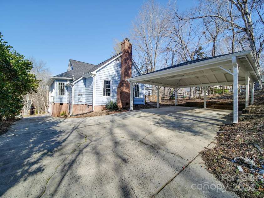 5618 All Saints Lane, Charlotte, NC 28226.  MLS# CAR4103132, YatesRealty ID 855. 