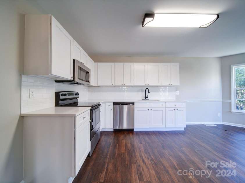 5618 All Saints Lane, Charlotte, NC 28226.  MLS# CAR4103132, YatesRealty ID 855. 