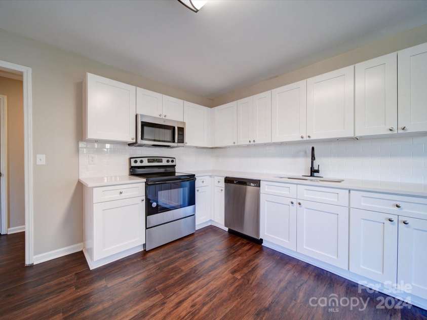 5618 All Saints Lane, Charlotte, NC 28226.  MLS# CAR4103132, YatesRealty ID 855. 