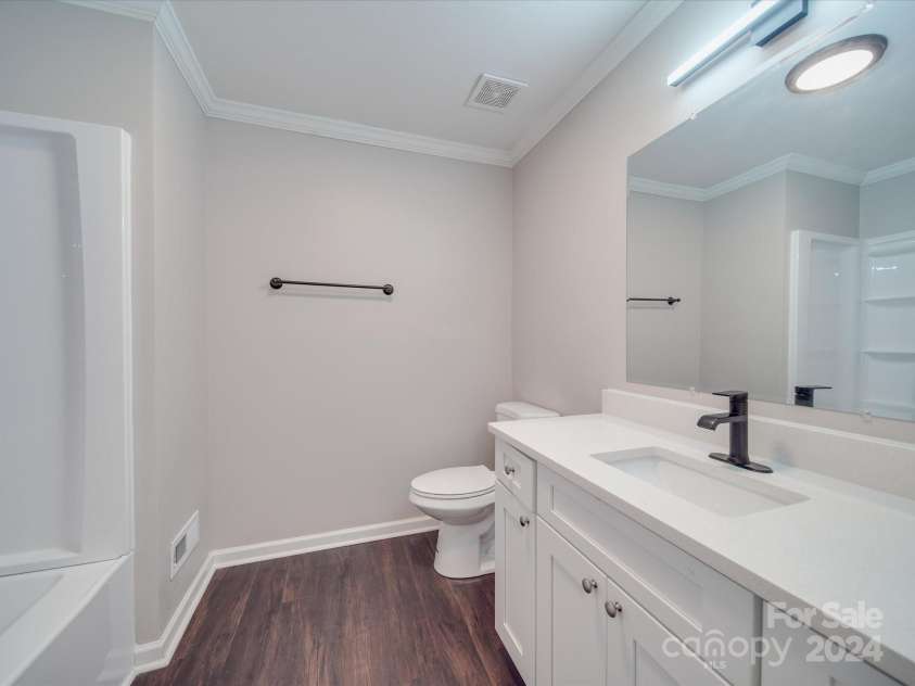 5618 All Saints Lane, Charlotte, NC 28226.  MLS# CAR4103132, YatesRealty ID 855. 