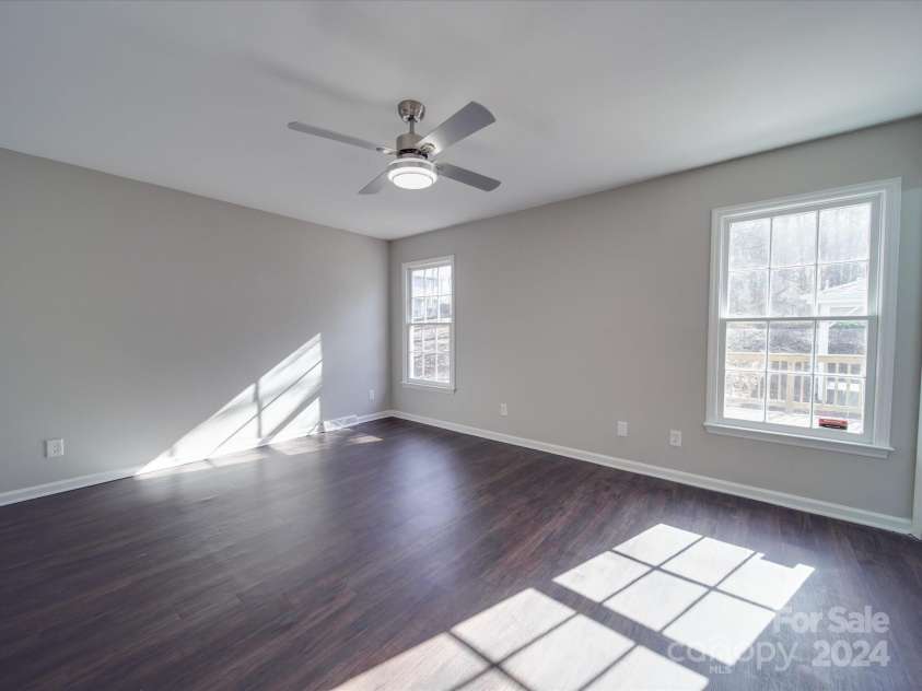 5618 All Saints Lane, Charlotte, NC 28226.  MLS# CAR4103132, YatesRealty ID 855. 