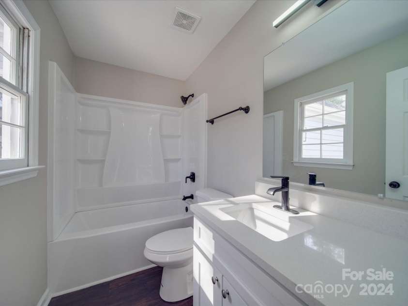 5618 All Saints Lane, Charlotte, NC 28226.  MLS# CAR4103132, YatesRealty ID 855. 