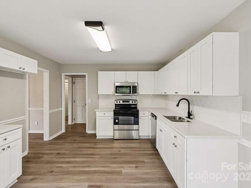 5618 All Saints Lane, Charlotte, NC 28226.  MLS# CAR4320459, YatesRealty ID 855. 