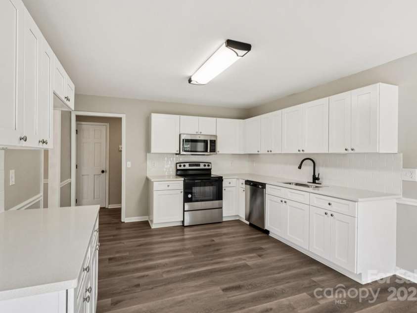 5618 All Saints Lane, Charlotte, NC 28226.  MLS# CAR4320459, YatesRealty ID 855. 