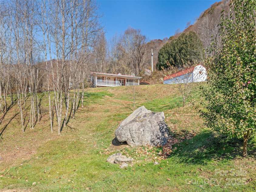 93 Merry Way, Clyde, NC 28721.  MLS# CAR4305352, YatesRealty ID 8552. 