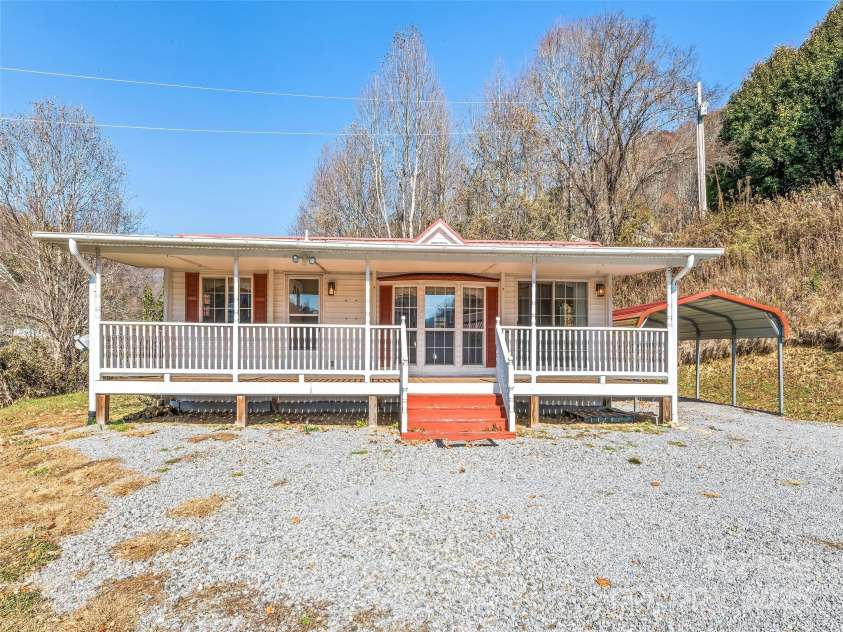 93 Merry Way, Clyde, NC 28721.  MLS# CAR4305352, YatesRealty ID 8552. 