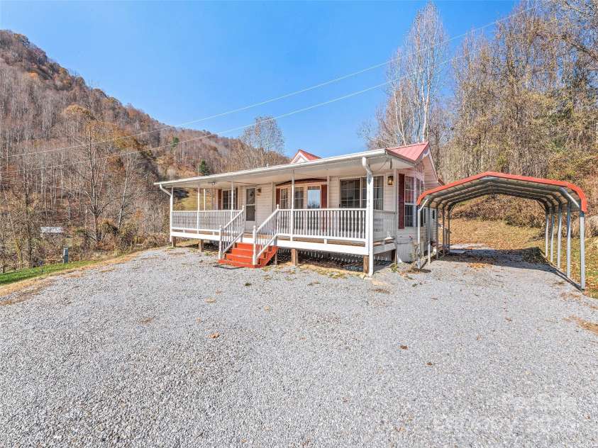 93 Merry Way, Clyde, NC 28721.  MLS# CAR4305352, YatesRealty ID 8552. 