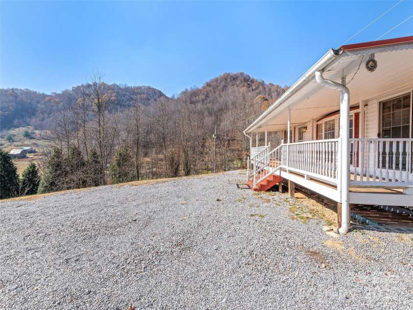 93 Merry Way, Clyde, NC 28721.  MLS# CAR4305352, YatesRealty ID 8552. 