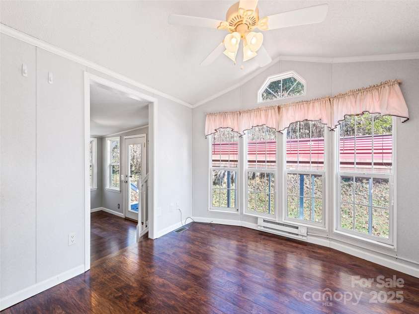 93 Merry Way, Clyde, NC 28721.  MLS# CAR4305352, YatesRealty ID 8552. 