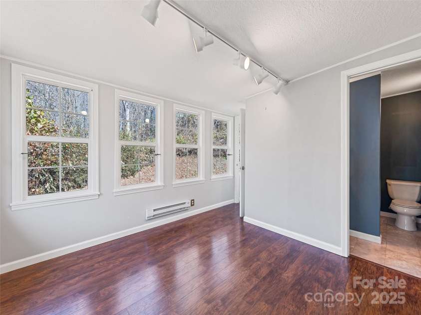 93 Merry Way, Clyde, NC 28721.  MLS# CAR4305352, YatesRealty ID 8552. 