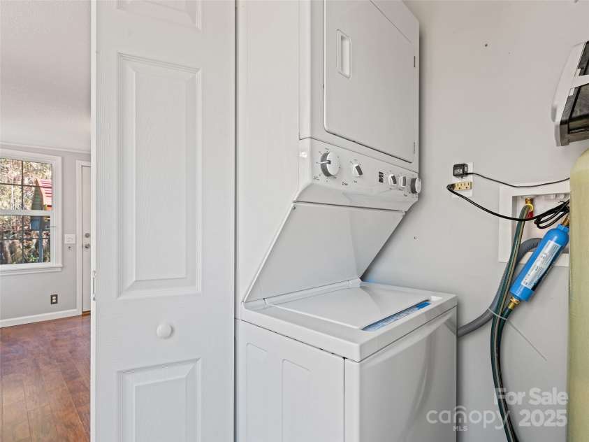 93 Merry Way, Clyde, NC 28721.  MLS# CAR4305352, YatesRealty ID 8552. 