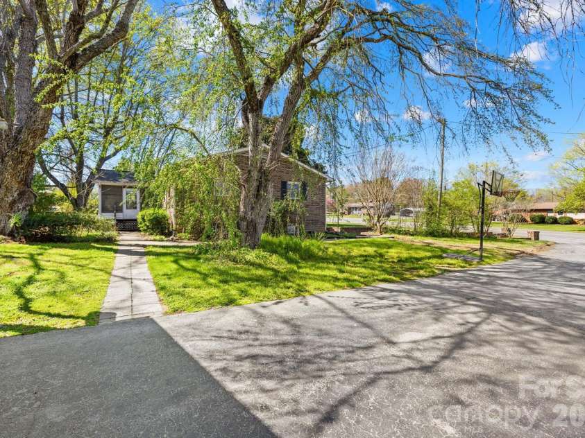 6711 Old Mocksville Road, Salisbury, NC 28144.  MLS# CAR4343686, YatesRealty ID 8553. 