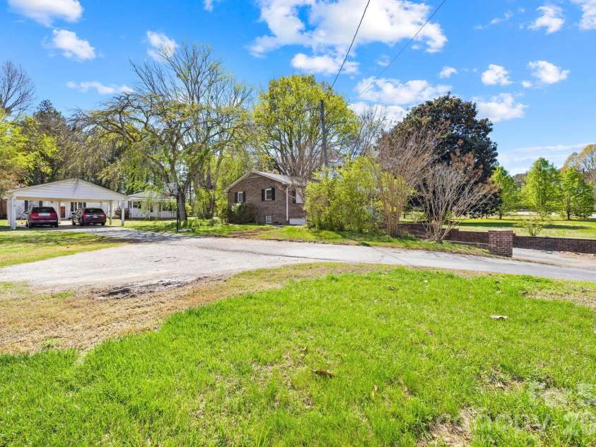 6711 Old Mocksville Road, Salisbury, NC 28144.  MLS# CAR4343686, YatesRealty ID 8553. 