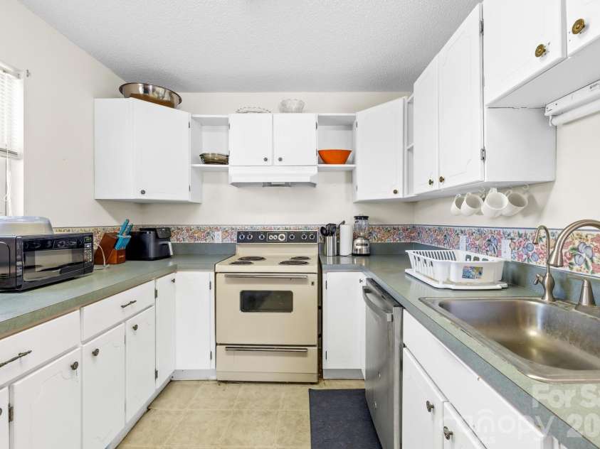 6711 Old Mocksville Road, Salisbury, NC 28144.  MLS# CAR4343686, YatesRealty ID 8553. House #2 kitchen