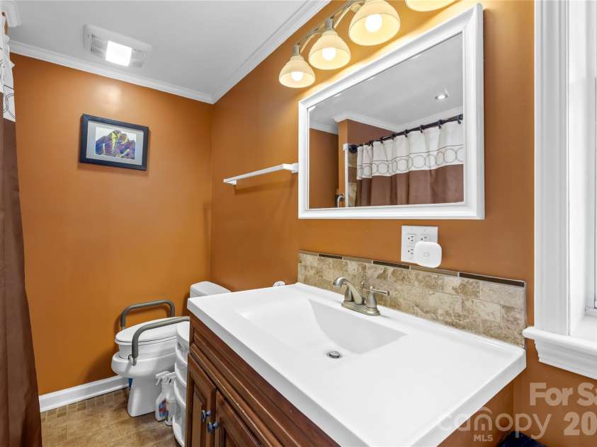 6711 Old Mocksville Road, Salisbury, NC 28144.  MLS# CAR4343686, YatesRealty ID 8553. House #3 bathroom