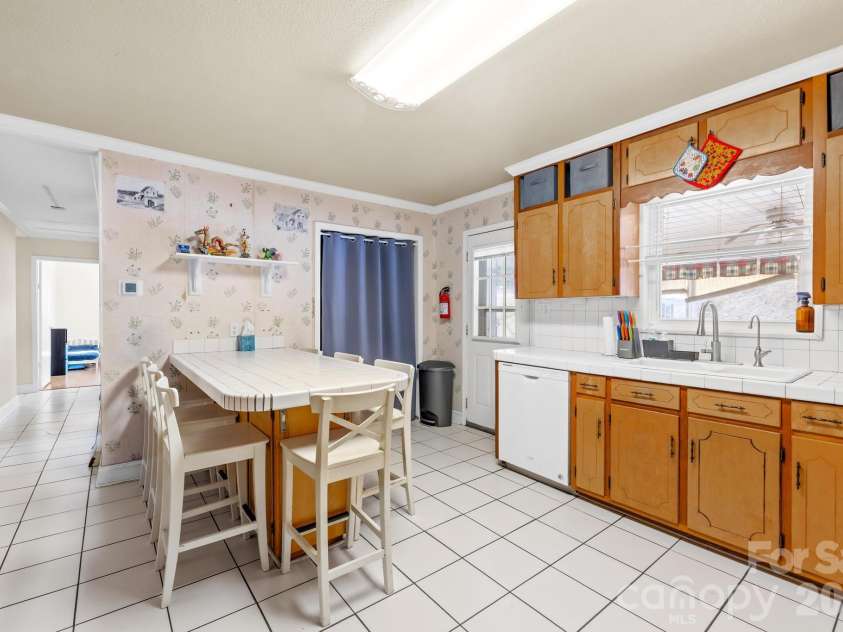 6711 Old Mocksville Road, Salisbury, NC 28144.  MLS# CAR4343686, YatesRealty ID 8553. Main house kitchen