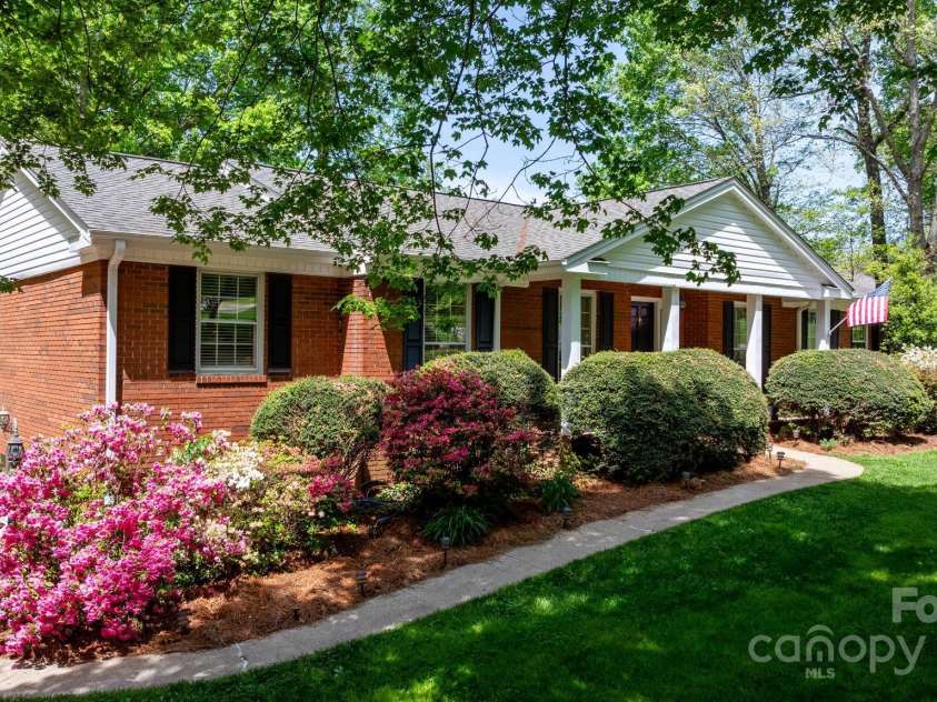 100 Heritage Lane, Morganton, NC 28655.  MLS# CAR4249355, YatesRealty ID 8554. 