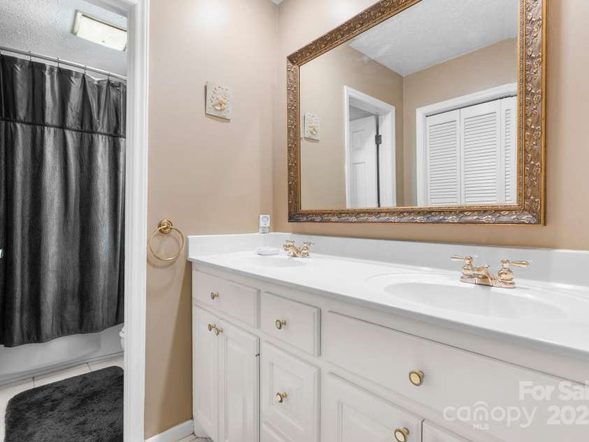 100 Heritage Lane, Morganton, NC 28655.  MLS# CAR4249355, YatesRealty ID 8554. 