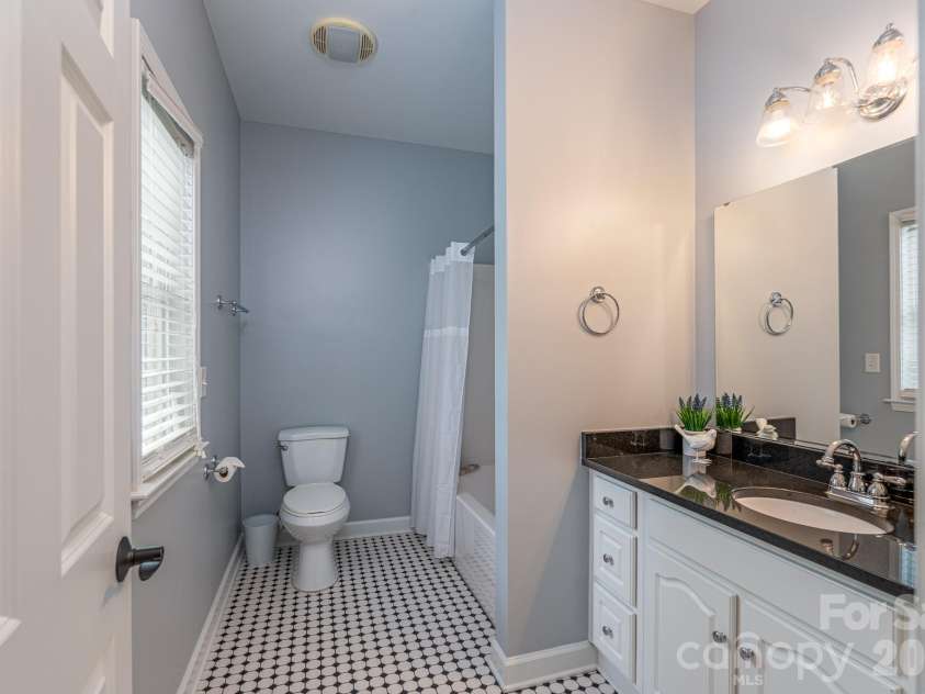 2172 Raven Drive, Rock Hill, SC 29732.  MLS# CAR4364182, YatesRealty ID 8554. Full Bath in Bedroom 3