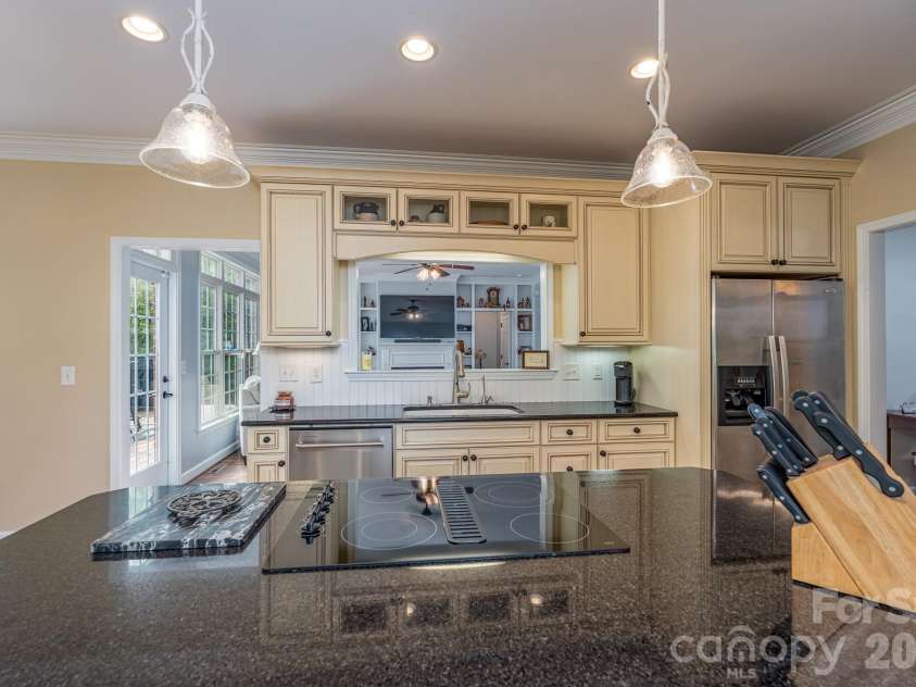 2172 Raven Drive, Rock Hill, SC 29732.  MLS# CAR4364182, YatesRealty ID 8554. Kitchen
