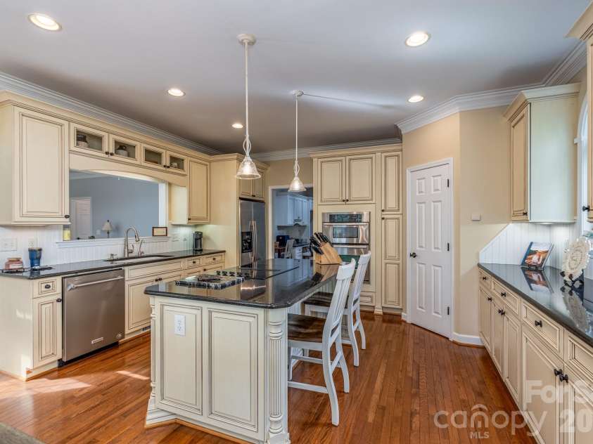 2172 Raven Drive, Rock Hill, SC 29732.  MLS# CAR4364182, YatesRealty ID 8554. Kitchen - Great for Entertaining!