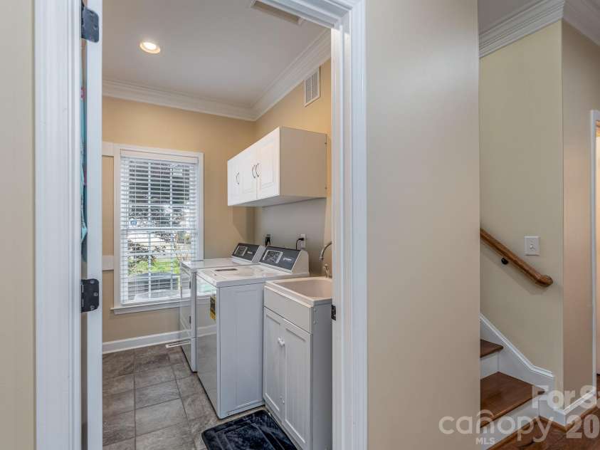 2172 Raven Drive, Rock Hill, SC 29732.  MLS# CAR4364182, YatesRealty ID 8554. Laundry on Main Level