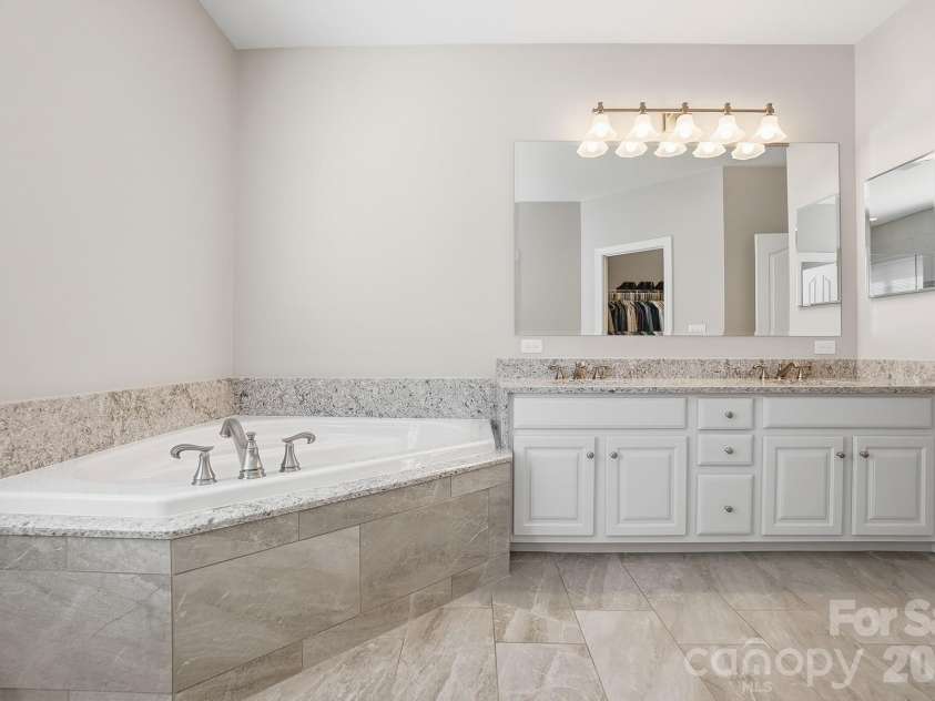 603 Deercross Lane, Waxhaw, NC 28173.  MLS# CAR4364148, YatesRealty ID 8555. 