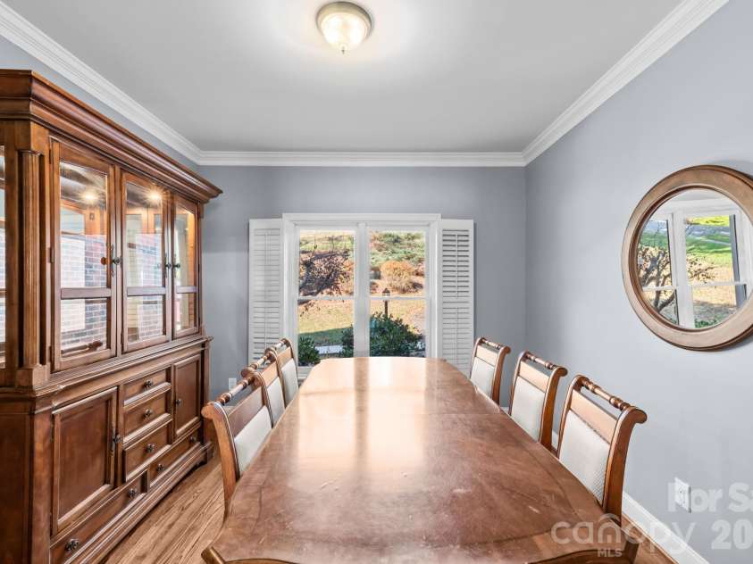 121 Pleasant Pointe Drive, Hickory, NC 28601.  MLS# CAR4327566, YatesRealty ID 8557. Dining room.