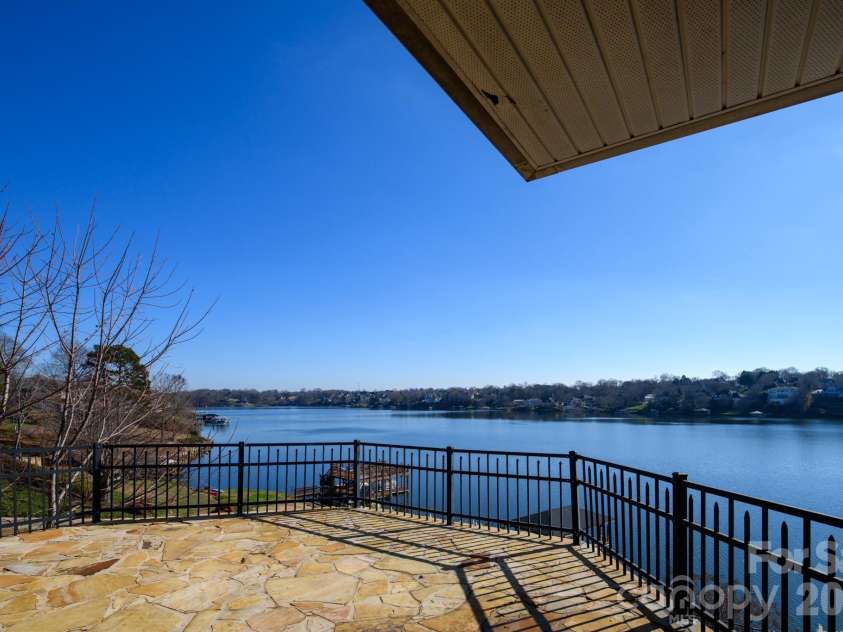121 Pleasant Pointe Drive, Hickory, NC 28601.  MLS# CAR4327566, YatesRealty ID 8557. Kitchen balcony.