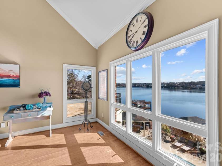 121 Pleasant Pointe Drive, Hickory, NC 28601.  MLS# CAR4327566, YatesRealty ID 8557. Lake views.