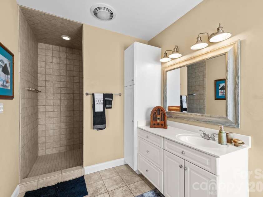 121 Pleasant Pointe Drive, Hickory, NC 28601.  MLS# CAR4327566, YatesRealty ID 8557. Owner suite's walk-in shower.